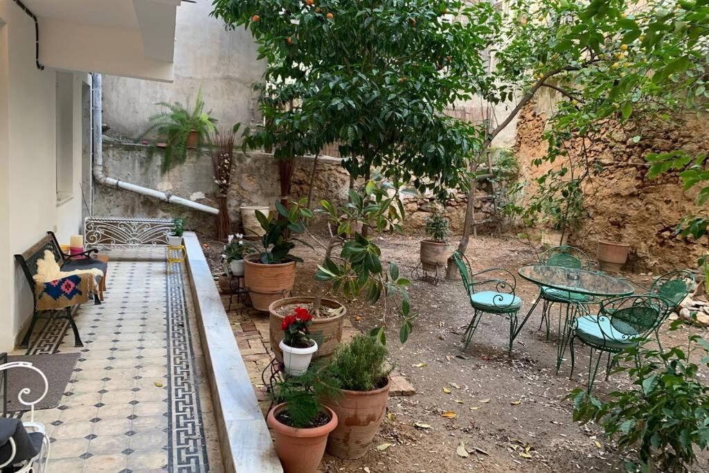 Quiet And Central Flat With Private Backyard Garden Атина Екстериор снимка