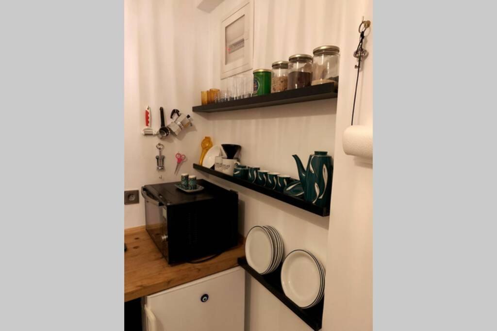 Quiet And Central Flat With Private Backyard Garden Атина Екстериор снимка