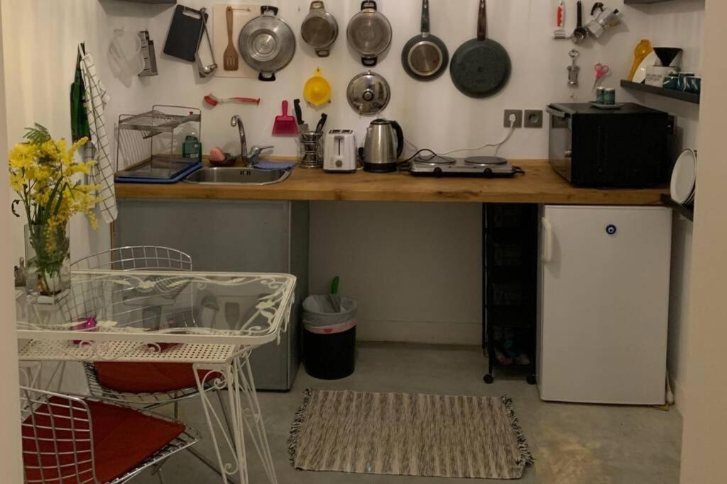Quiet And Central Flat With Private Backyard Garden Атина Екстериор снимка