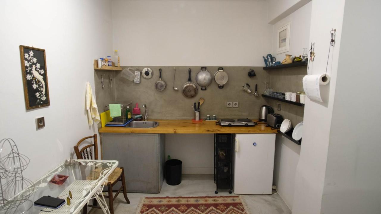 Quiet And Central Flat With Private Backyard Garden Атина Екстериор снимка