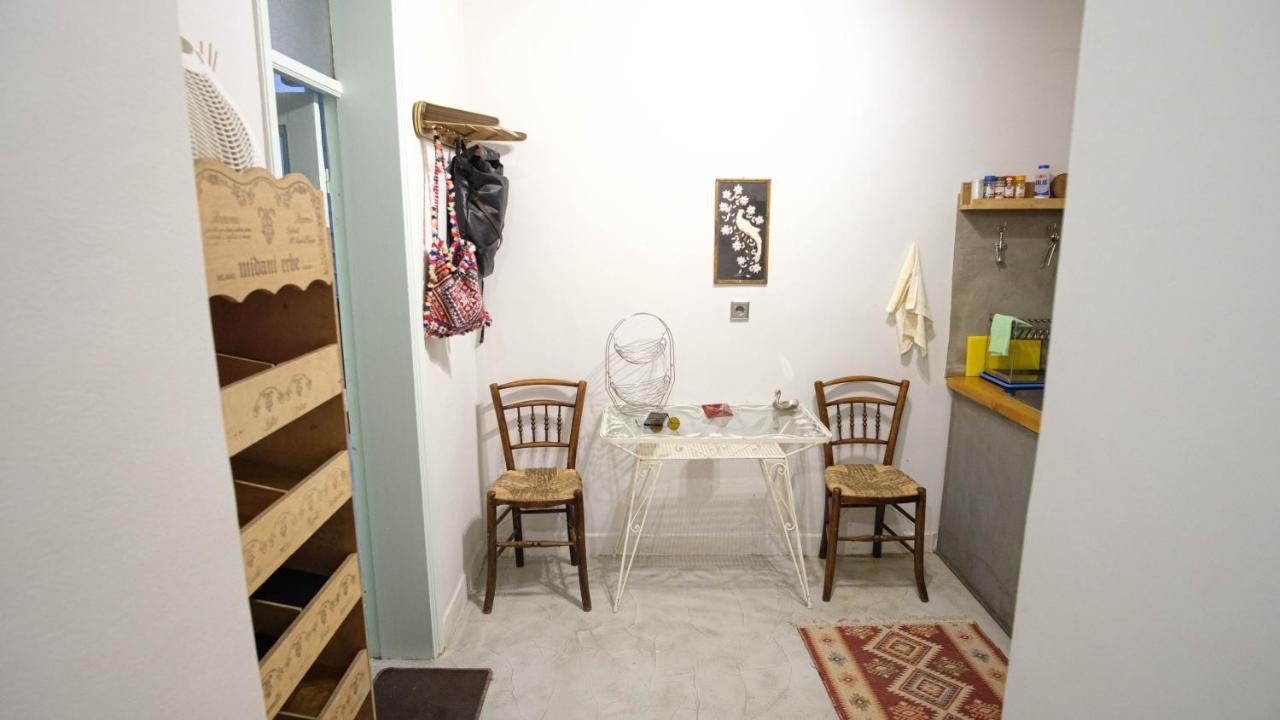 Quiet And Central Flat With Private Backyard Garden Атина Екстериор снимка